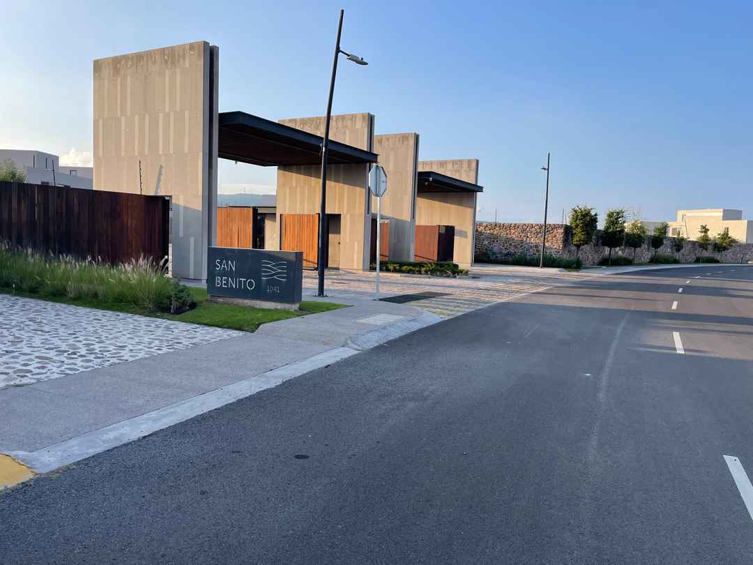 terreno en venta av de los santos lomas del campanario queretaro queretaro pWxAx0C